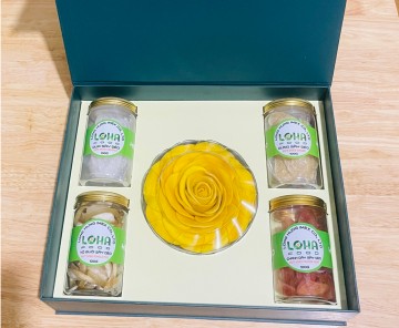 LUNAR NEW YEAR GIFT BOX